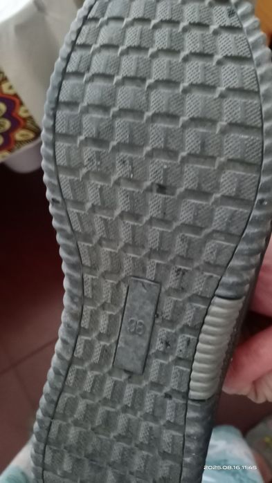 Туфли на мальчика 38 и 39 размер.