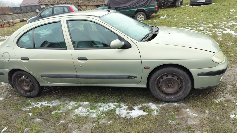 Dezmembrez Renault Megane 1