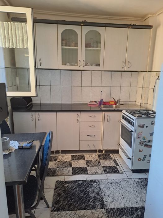 INCHIRIEZ Apartament cu 3 camere in Nasaud