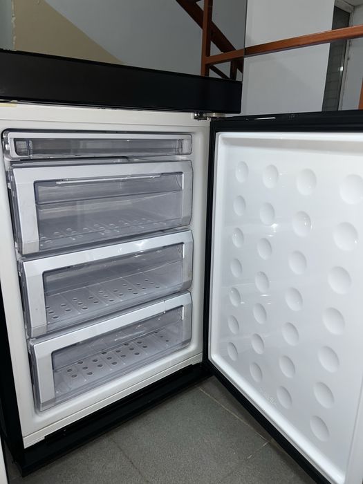 Продам холодильник Samsung RL55TTE2A