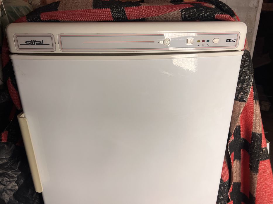 Фризер с 6 чекмеджета много малко ползван