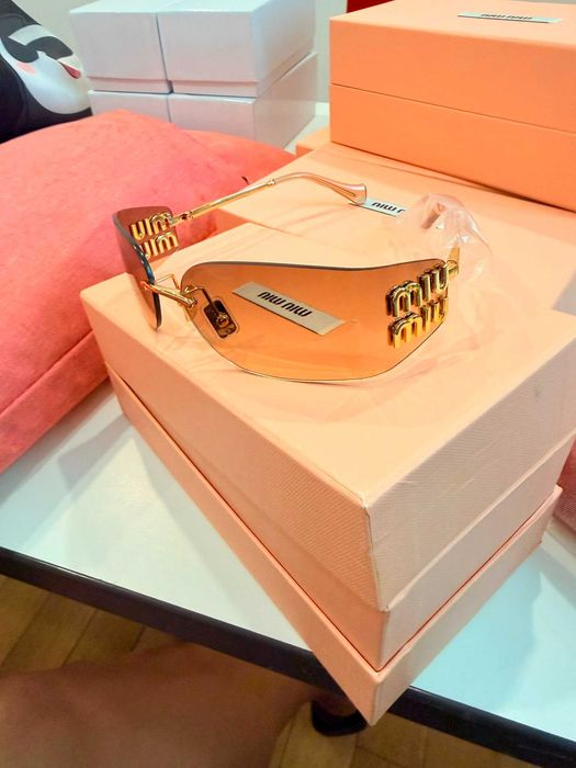 Ochelari de soare miu miu