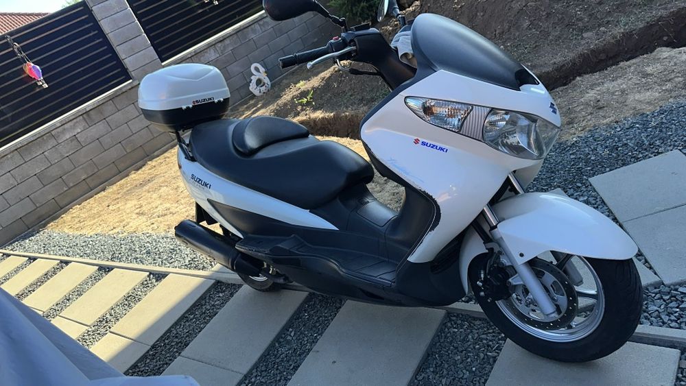 Scuter Suzuki Burgaman