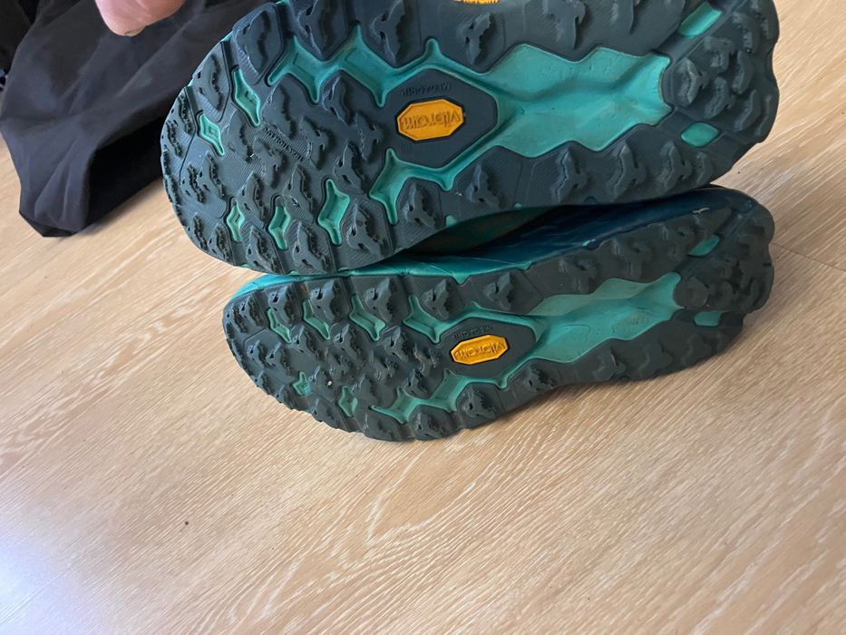 Hoka speedgoat5  37 и 1/2 с vibrant