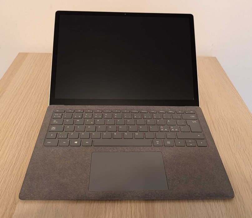 Microsoft Surface Laptop – AMD Ryzen 5 – Slim & Premium