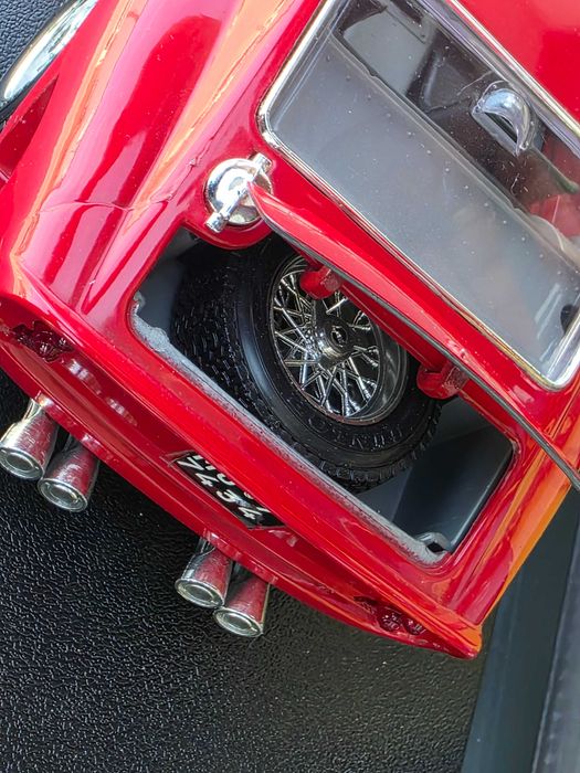 Macheta Auto 1/18 Burago Triple 9 Case Ferrari GTO
