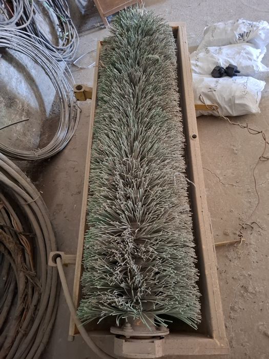 Коммунальная щетка б/у