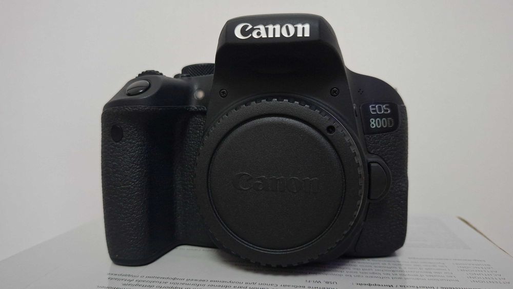 DSLR Canon EOS 800D
