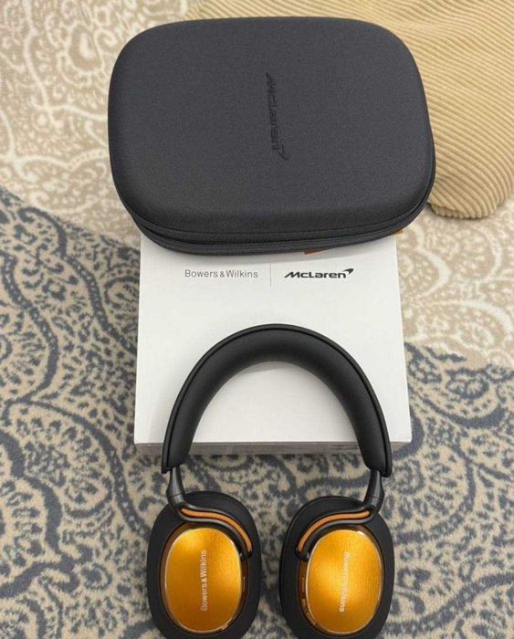 Слушалки Bowers & Wikins px8 s2