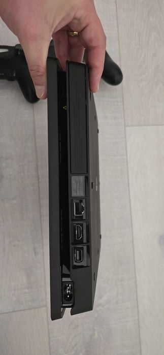 Consola Playstation 4 Slim 2 Controllere