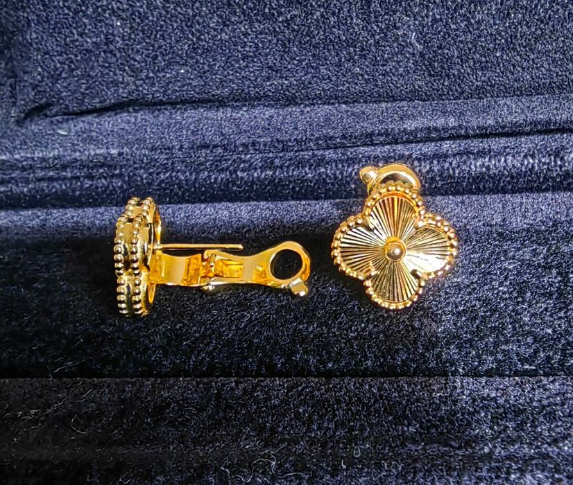 Златни дамски обеци, Vintage Alhambra earrings, Van Cleef & Arpels VCA