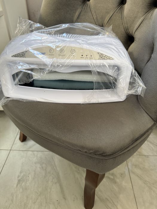 Vand lampa manichiura cu aspirator incorporat