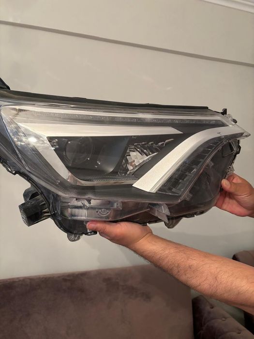 Фара для тойоты рав4