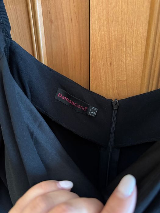 Vând rochiță midi neagră