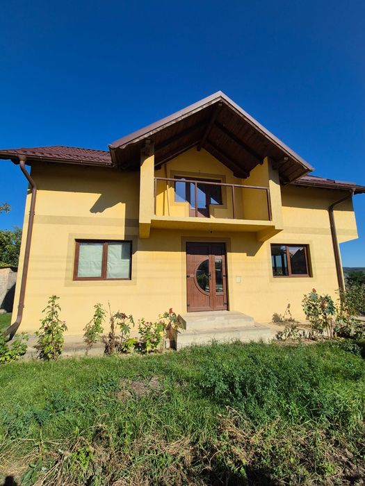 Vând casa P+1 cu dublu  front stradal