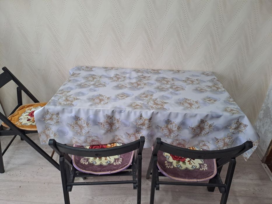 Продам кухонный стол
