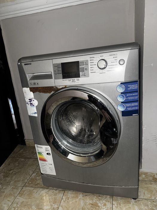 Продается стиралка. Рабочий, проблема только с дверью