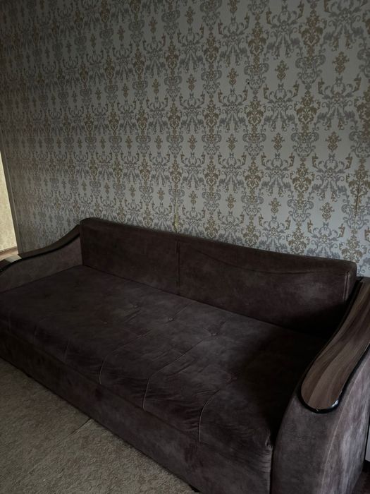 Продаю диван  по низкой цене 15.000тг