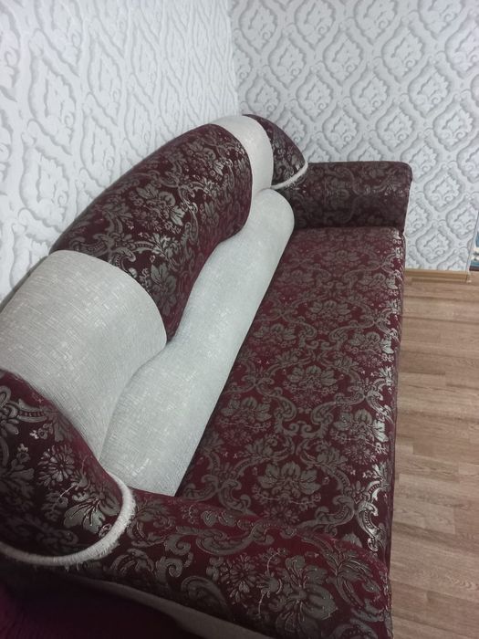 Продам 2 дивана большой и малый