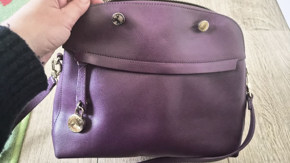 Лилава кожена чанта Furla