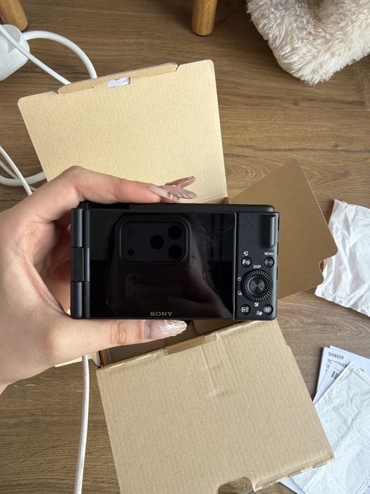 Camera SONY ZV-1F noua