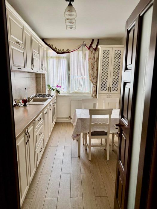 Aparatament  2 camere , decomandat ,1 mai , etaj 1, mobilat , 2 parcari