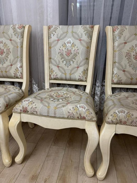 Продам классические стулья