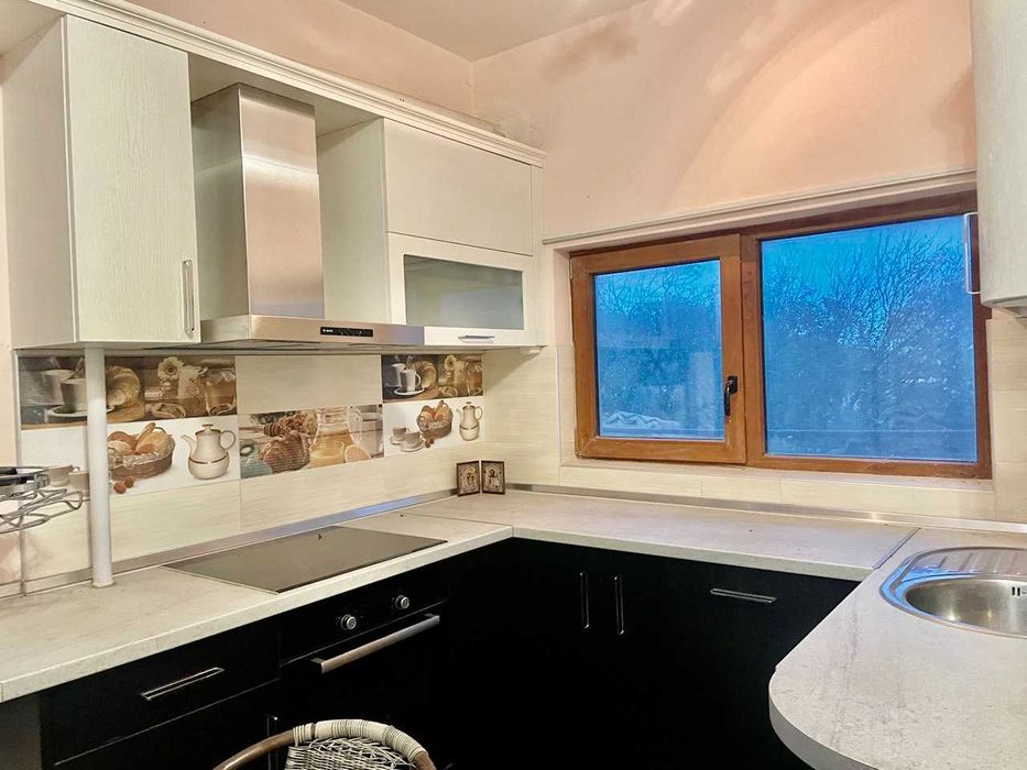 Продава се Тристаен апартамент в Варна, Галата - 80 кв.м за 1250 €/кв.м - Снимка #1