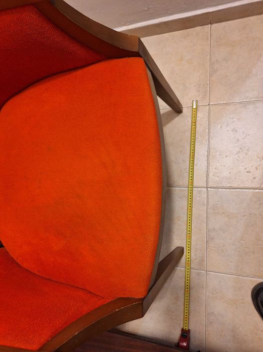 кресло , фотьойл. дъб, червена кадифена италианска дамаска.