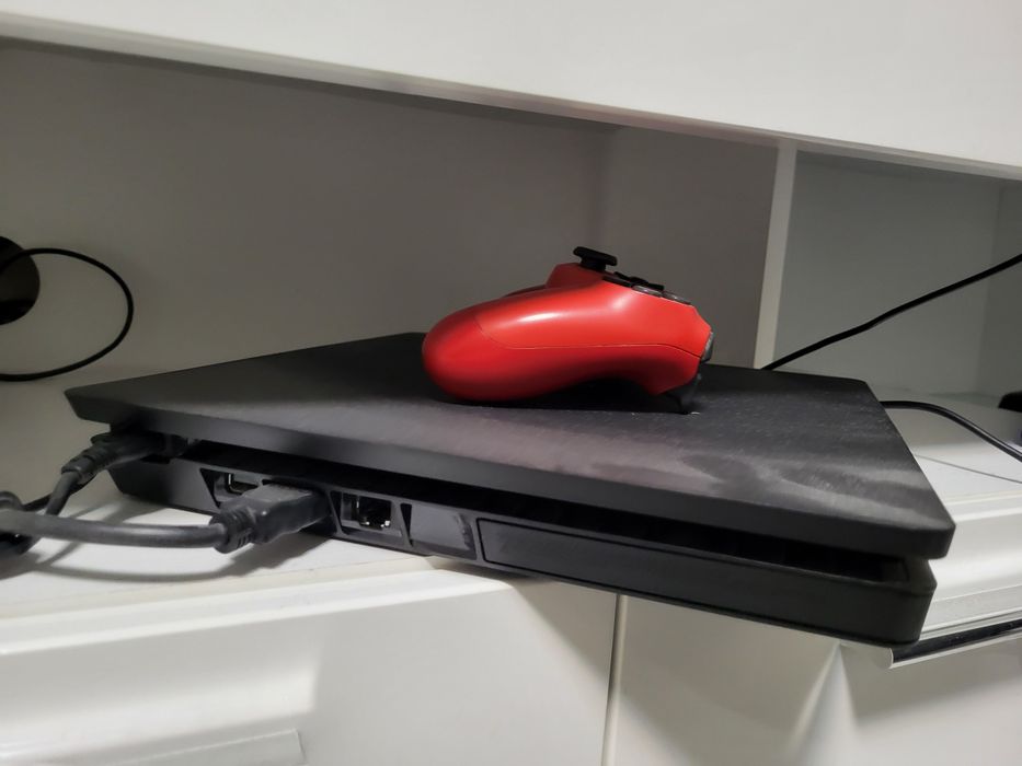 PS4 Slim — като нов !

Описание:
Продав