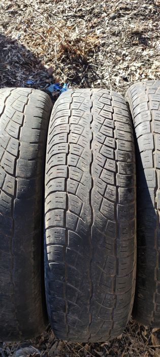 Продаеться резина 215/70R16