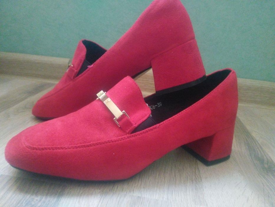 Замшевые туфли , очень нарядные на выход или на каждый день