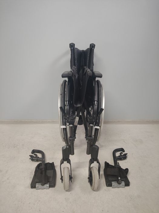 Scaun cu rotile/Carucior rulant pentru persoane cu handicap149