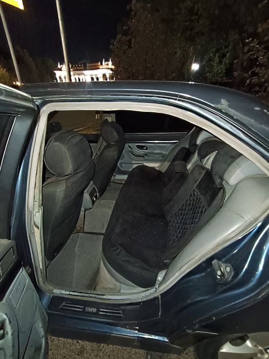 Продам BMW е38 механика на ходу