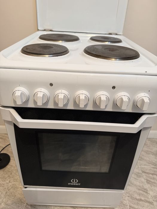 Продам электроплита все рабочее