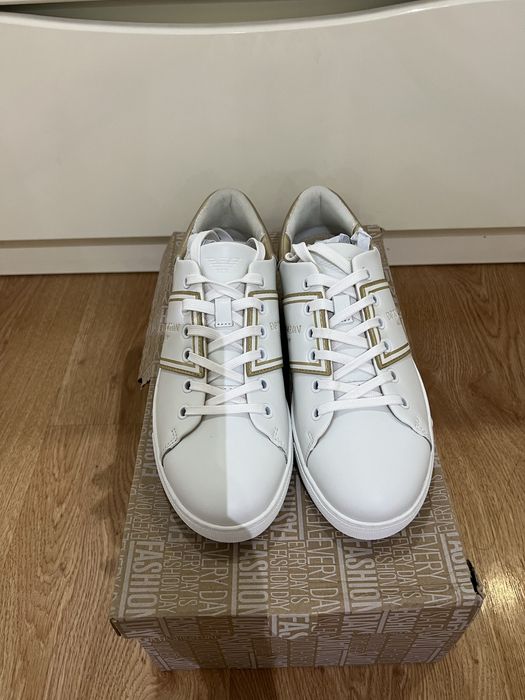 Чисто нови сникърси Emporio Armani
