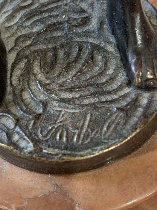 Продам чугунную статуэтку