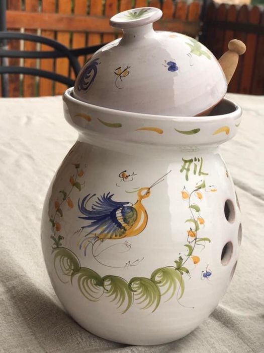 Moustiers съдове за съхранение на лук