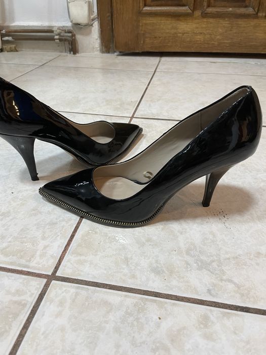 Stiletto lac negru,Zara,detaliu fermoar,mar 39