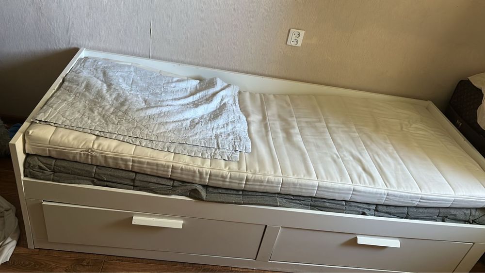 Отдам кровать тахту