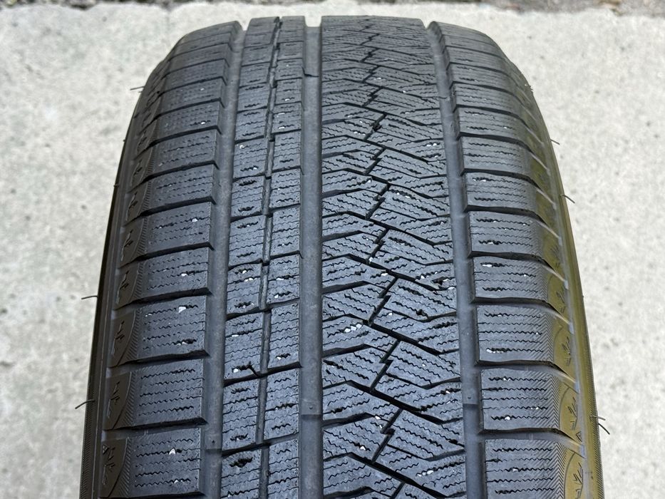 235|60 R18. Triangle Snowlink.