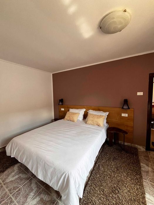 Camere renovate cu baie si intrare proprie la curte