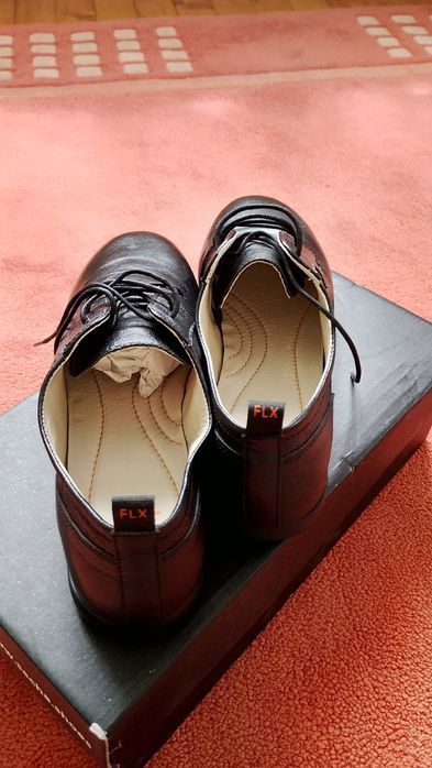 Италиански кожени обувки за тесен крак