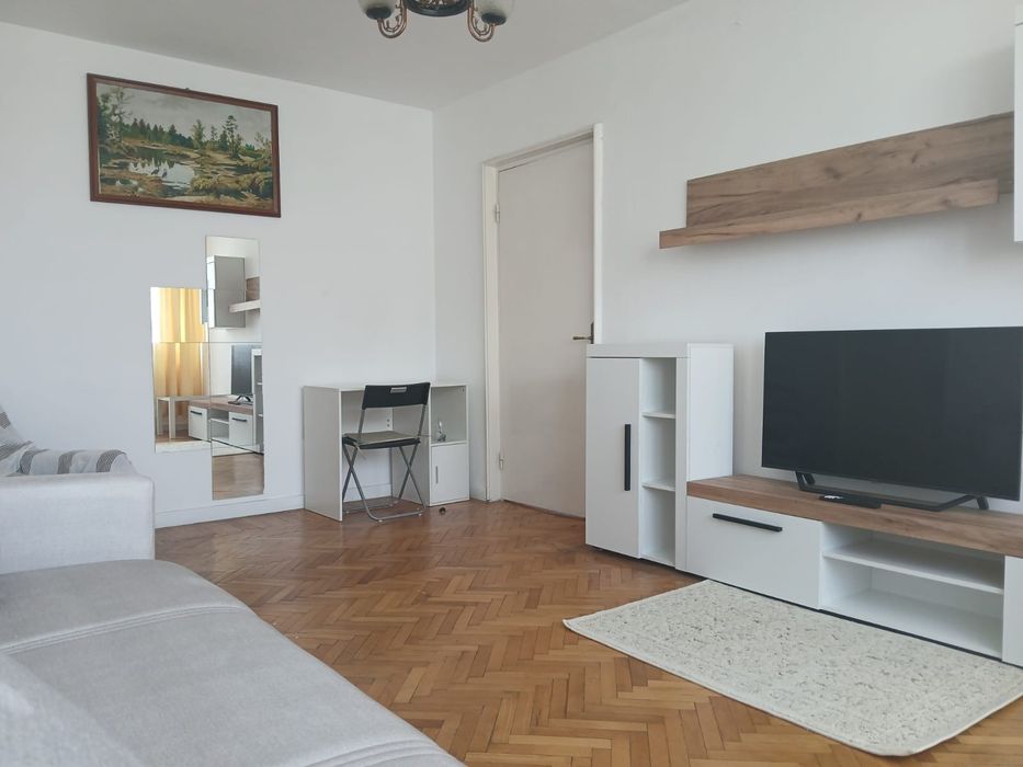 Apartament semidecomandat cu 2 camere