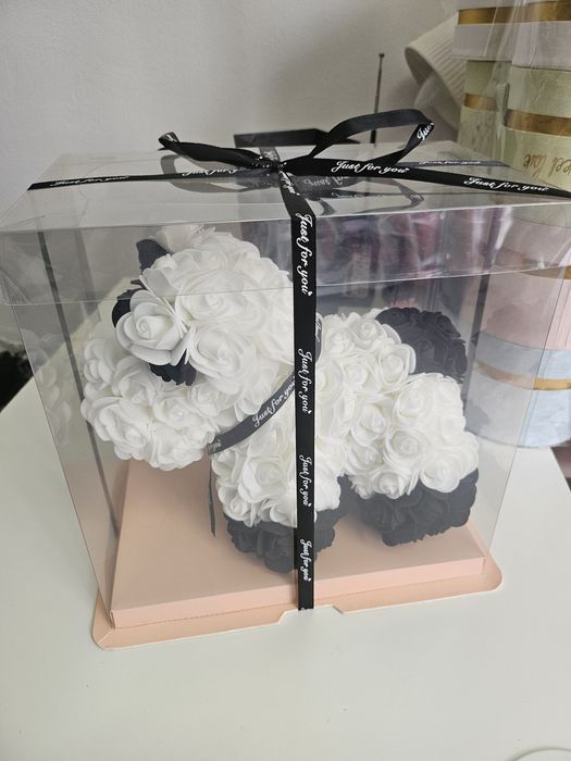 Осми март/букет със сапунени рози/подаръци/мече