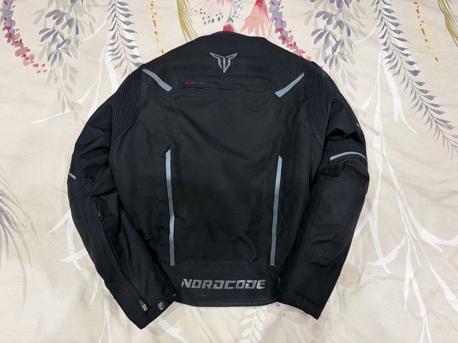 Мото екипировка - яке, дънки, каска и ръкавици