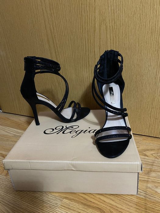 Черни сандали с ток 36