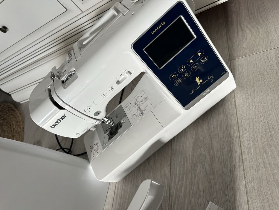 Masina de cusut si brodat brother M280D