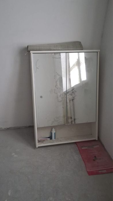 Зеркало со шкафом в ванную