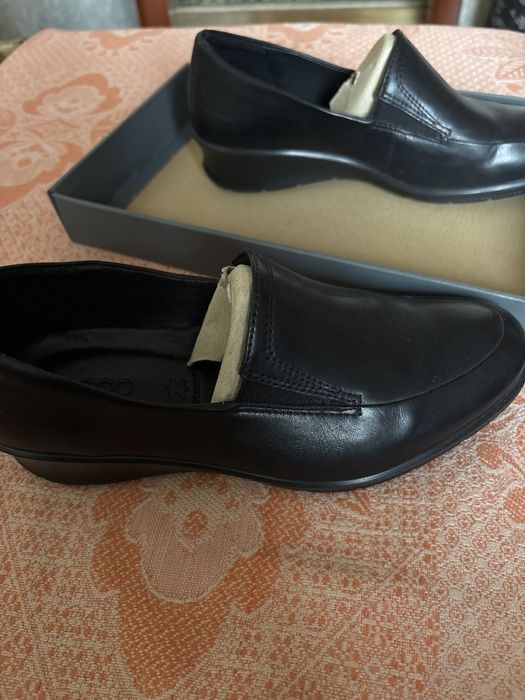 Продам туфли  черные, 38 р кожаные, ecco